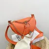 Bolsas de ombro Cadeia de verão Mulheres 2024 Trendência da moda Versão coreana do saco de peito simples de um ombro de um ombro.