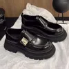 Scarpe eleganti in pelle nera piccola femmina in stile britannico 2024 Torta spugna primaverile moca