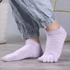 Sports Socks Cotton Cinco dedo para mulheres sólidas listradas brancas rosa azul respirável respirável baixo tornozelo de tubo com dedos dos pés