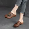 Tofflor 3 cm naturlig äkta läder etnisk rund tå applikationer blomma sandaler mode lägenheter sommar kvinnor gummi skor