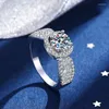 クラスターリングYanleyu Real Solid Platinum PT950 1 Moissanite Diamond Girl Luxury Wedding Ring Princess Square Vintage Lace Women