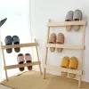 Racks Style Nordic Wooden Chaussures étagères Multilleuse Salle de bain Pantoufle Place d'étagère contre le mur de rangement mural Meubles de maison Simple Home