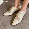 ربيع صافي القماش Oxfords أحذية النساء الدانتيل سيدات Brogue Flat Derby الأحذية المدببة إصبع القدم الدانتيل أعقاب أحذية النساء للنساء 240329