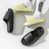 Slippers Men épais de style de mode de fond plateforme de salle de bain glissades de bains de galise des chaussures de créateur de non-glissade féminines