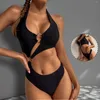 Menas de banho feminina Halter biquíni sólido One peças Metal Buckle Hollow Swimsuit Two Bikinis Summer