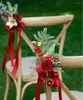 Fiori decorativi Yan Christmas Church Nation con bacche pini Red and White Wedding Decoration Sedia PEW Flower for Party Bench Decor