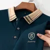 Highend Summer Mens Shortsleeved Business Casual Casual Trendy Abelt Polo Couleur solide Couleur Broidered Design Top Fashion 240410