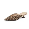 Dress Shoes Krazing Pot Sheep Suede Mules Strange Style Med Heels Leopard Prints Pointed Toe Gorgeous Summer Model Wear Women Shallow Pumps