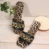 Slippers Chain Leopard Farts Femmes Chaussures de plage Sandales de marche confortables 2024 Été décontracté flipples robe de mode Mujer Tlides