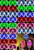 Autre fête des fêtes fournitures maximales Fun LED Light Up Lunes Toys Plastic Shutter Shudes clignotant Glow in the Dark Sticks Sunglasses 1385249