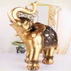 1PCゴールデン樹脂象の像FENG SHUI ELIGANT ELEPHANT TRUNK SCULPTURE LACKY WELTER FIGRINE CRAFTS ORMANMENTS HOME DECOR 240408