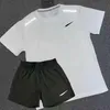 Summer Mens Tracksuit Luxury Designer Camise e shorts Duas peças definem o macacão de treinamento de fitness.