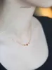 Nouveau collier de grenade à orange géométrique minimaliste avec une chaîne de clavicule à tempérament léger et luxueux