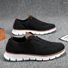 Casual schoenen 2024 mannen sneakers plus size trendy Britse stijl zomer ademende zachte mannelijke sport mode solide geweven gaas hardloop flats