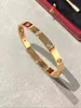 Braceuse de créateur bracelet en acier en titane bracelet classique Bracelet Fashion Mens and Womens 18K Bijoux Gold Valentin Gift Rose Gold Bracelet Gold Plate Bracelet