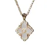 Diamond de style italien a tadonné un pendentif contre le trèfle à quatre feuilles pour les femmes plaquées d'or.Fritillaria Collarbone Chain Shell Tiger Eye Stone Collier