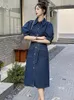 Robes décontractées lanmrem mode denim robe femme revers bleu pochettes feuilles simples ceinture cueillie cueillie 2024 printemps 25147