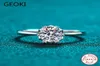 Ringos de cluster Geoki Passou Diamond Test 1 ct Perfect Cut Good Clarity Moissanite Heart em torno do anel de pedra Women Silver Love EngageM3371021