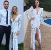 Sexy Deep V Hals Prom Kleider weiße Spitze Langarmer Meerjungfrau Abendkleider vorne hoher Split Long Bridal Party Kleid MAD MAD V4291853