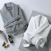 Serviette le peignoir en coton à double couche est doux et confortable pour les hommes femmes c'est une expérience VIP que vous vous baignez