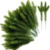 Flores decorativas 30pcs A agulhas de pinheiro artificial Planta verde picaretas de vegetação falsa para DIY Garland Wreath Christmas Garden Decoration