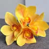 Dekoracyjne kwiaty 2 szt. Symulacja kwiatowe dekniki sztuczne z łodygami Orchid Faux Rośliny jedwabne orchidea
