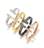 Bracelet pour femmes de mode bracelet en or bracelets en diamant titane vent en acier épais talon t de forme de forme ouverte de créateurs symétriques Jewel7253379
