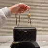 Frauen schwarze Lambskin Klassische Koffer gesteppte Eitelkeitsbox Taschen Gold Ball Chain Crossbody Schulter Kosmetikkoffer Make -up -Geldbörse Diamantgitter Handtaschen 11 cm 17 cm