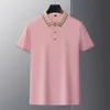 Highend Summer Mens Shortsleeved Business Casual Casual Trendy Abelt Polo Couleur solide Couleur Broidered Design Top Fashion 240410