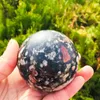 Dekorativa figurer 1st Natural Plum Blossom Jasper Sphere Crystal Stone Ball Energy Healing Quartz för dekoration