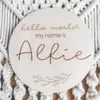 Décoration de fête pour bébé Nom d'arrivée Plaque | Signe de la pépinière boho |Annonce de naissance Hello World Gift Douche