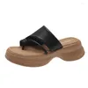 Slippers Design unique avec des semelles épaisses et des sandales pour les femmes Version coréenne Summer Fashionable confortable