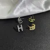 Boucles d'oreilles en forme de lettres en C en diamant complète