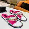 Kapcie luksusowe kolorowe rhinestone Flat S Summer Women Cound Stopa Party Flip Flip Flip Flip Flip Flops Modne buty Zewnętrzne buty