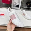 Classics Designer Chaussures sportives Femmes hommes Sports Skate Chaussures Luxury Valentinolies Sneakers Running Woman Geatine Le cuir Rivet Trainers 6676