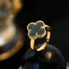 Original varumärke hög version van fyra bladgräs ring v guld pläterad 18 k med diamanter naturlig vit fritillaria röd jade singelblomma kvinnlig med logotyp