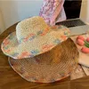 Bérets Ins Colure de paille tissée colorée pour les femmes Summer Seaside Vacation Screon Screon Big Big Brim montrant le visage Small Sweet Bucket Hat