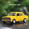 1 36 Ryssland Avtovaz Lada Toy Car Model Metal Diecast Alloy Pull Back Rova Classic Car 13cm med 2 dörrar pojke barn födelsedagspresent 240402