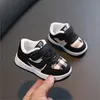 Modedesigner Schuhe Kinder Turnschuhe Neugeborene Babyschuhe lässige Atmungsbaby Anfänger Wanderschuhe Nicht-Schlupf-Jungen und Mädchen Schuhe