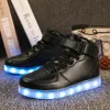 Sneakers Taille 2546 Chaussures LED pour les enfants Pantreurs LED pour enfants Feminino Tenis Tenis Boys Filles Lumineuses baskets Lumineuses avec des lumières brillantes