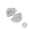 Anneaux de cluster S925 Bague en argent sterling avec design symétrique de feuilles femelles incrustantes en zircone à la mode et polyvalente en stock