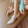 ربيع صافي القماش Oxfords أحذية النساء الدانتيل سيدات Brogue Flat Derby الأحذية المدببة إصبع القدم الدانتيل أعقاب أحذية النساء للنساء 240329