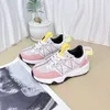 Scarpe da corsa per bambini con sneaker in pelle scamosciata per neonati rosa giallo giovani sale marino da esterno sneaker