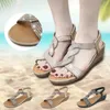 Sandálias largura feminina largura baixa feminina de verão de verão bohemian shinestone praia grande fivele de duas tiras para mulheres