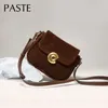 Culcale elegante in stile francese Elegante francese Small Bacchetta Caffettiera in pelle di mucca opaca Donne Crossbody Retro pendolare Office Spalla