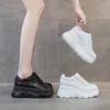 Lässige Schuhe 9cm Frauen klobige Turnschuhe 2024 Frühling Herbst Echtes Leder für Frauen weiß schwarzer Sneaker kleiner Größe