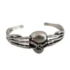 Personalità della moda Silver Skull Hand Gripper Bracciale Design unico Bracciale Open Punk