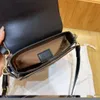 2024 Mini Light Luxury Brand Women's Crossbody Bag 7 Kleurleer Materiaal Letter Logo Hoge verschijningsniveau Handtas Stijl Nieuw