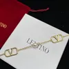 Lettera di marca di lusso V Necklace a sospensione collane per perle bianche per donne regalo