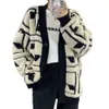 Version coréenne de l'automne hiver nouveau serviette de style paresseux lâche cardigan tricot brodé avec des couleurs contrastées et un pull polyvalent en grille de diamant pour femmes